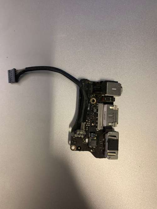 MacBook Air 2015 For Spares With Extra Io Board And Ssd!