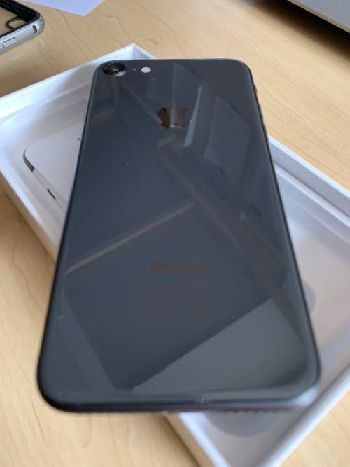 IPHONE 8 64GB PERFECT 10/10 In Box With All Accessories!! Great Buy!!!