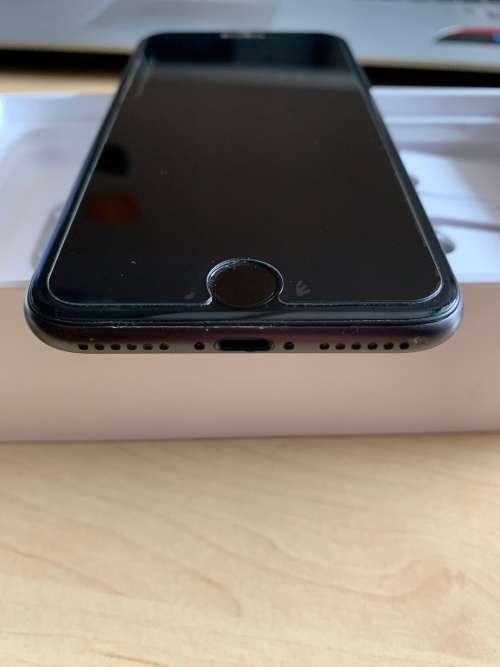 IPHONE 8 64GB PERFECT 10/10 In Box With All Accessories!! Great Buy!!!