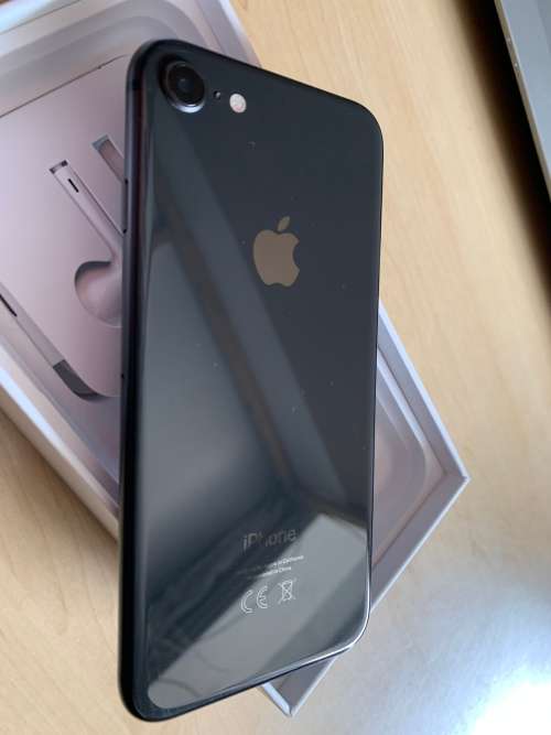 IPHONE 8 64GB PERFECT 10/10 In Box With All Accessories!! Great Buy!!!