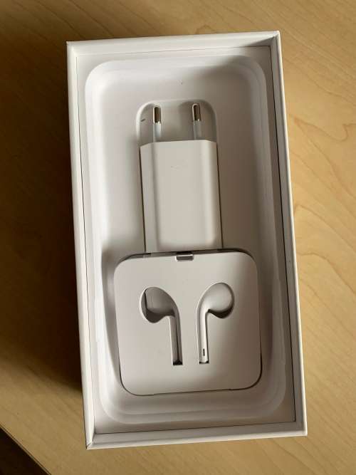 IPHONE 8 64GB PERFECT 10/10 In Box With All Accessories!! Great Buy!!!