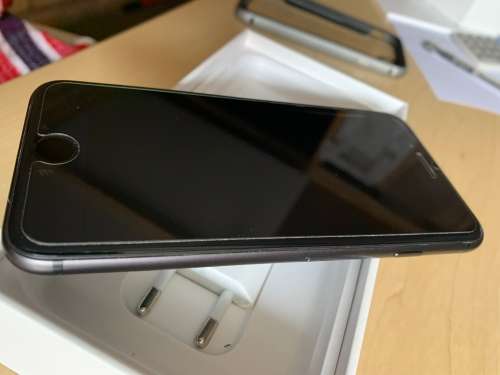 IPHONE 8 64GB PERFECT 10/10 In Box With All Accessories!! Great Buy!!!