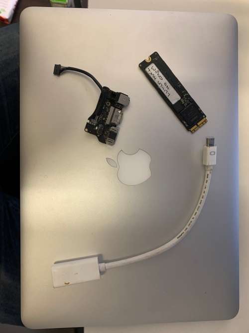 MacBook Air 2015 For Spares With Extra Io Board And Ssd!