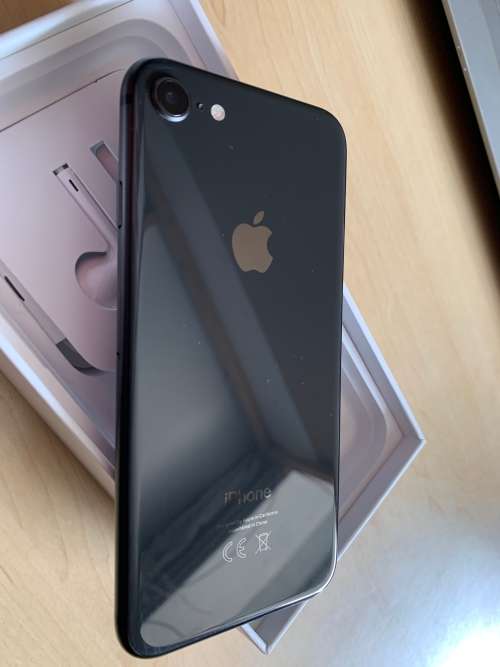 IPHONE 8 64GB PERFECT 10/10 In Box With All Accessories!! Great Buy!!!