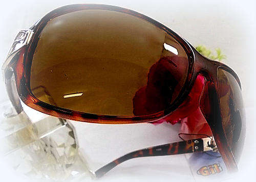 -GIL= LADIES SUNGLASSES***Deja Vu!! Feast your Eyes!