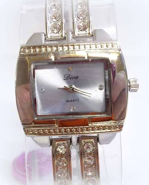 DIAMANTE ENRICHED*****GEORGEOS  BRACELET WATCH*****SILVER  SPECTAGULAR****