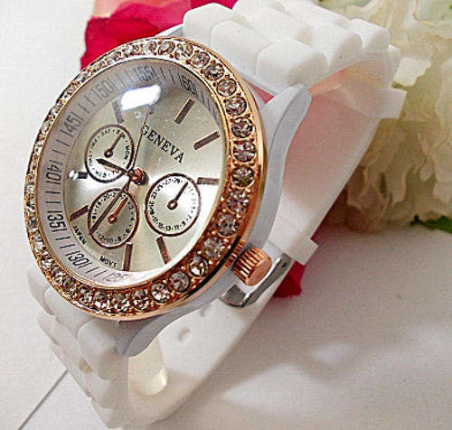 --*** STUNNING!! LADIES FASHION QUARTZ WATCH** SILICONE STRAP