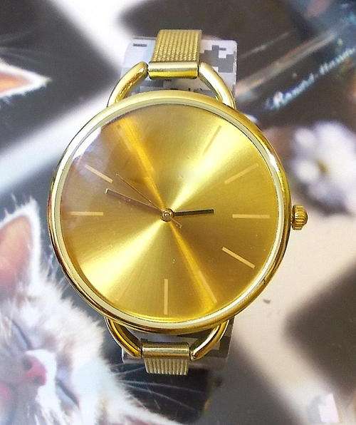 --***LADIES fasHion QUARTZ WATCH** S/S STRAP  GOLD DIAL