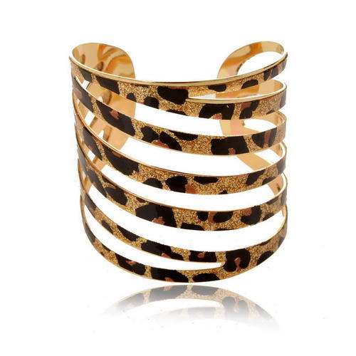 *** LADIES--***THE WOW!!! FACTOR~ METAL PLATE TRENDY DECORATION WIDE CUFF BRACELE