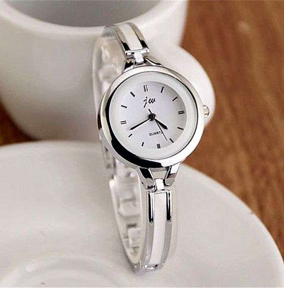 *** Ladies Excellent quality Silver/White**Petite** Very Feminine**  Watch B02 1MKB