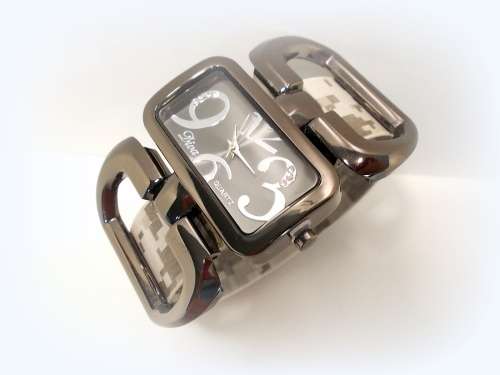 --***LADIES ** HOT FASHION ** DIVA BLACK QUARTZ DRESS WATCH**