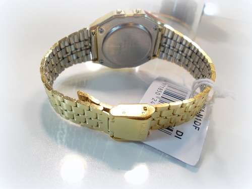 ***AUCTION FINDING ! NEW GOLD COLORED  WATCH *