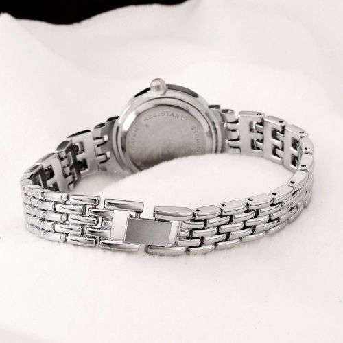 --***LADIES **Elegant New Women SILVER Steel Strap Fashion Quartz Watch