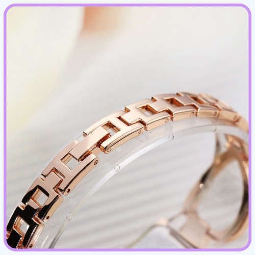 --***LADIES **ELEGANT,BEAUTIFUL and FEMININE** SQUARE DIAL GOLD QUARTZ WATCH**