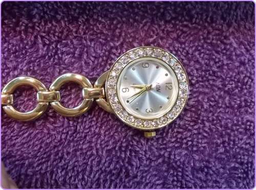 -**Nurse *Altav Gold Crystal Encrusted Watch**