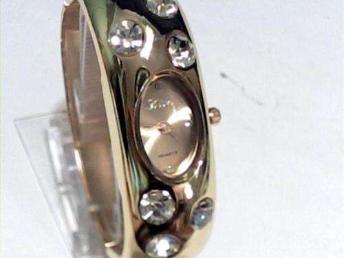STUNNING GOLD COLORED  WOMENS  BRACELET   WATCH***DIVA***