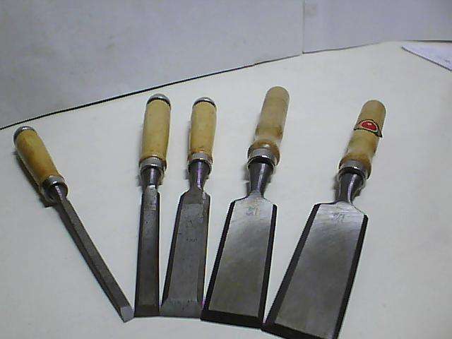 AUCTION LOT-5 X CARPENTERS CHISELS