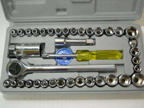 ****40PCS 1/4" &  3/8" SOCKET WRENCH SET****