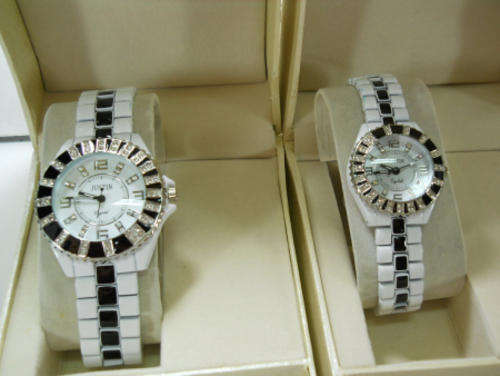 --JUSTIN STEEL HIS AND HERS GIFT SET ***FABULOUS  WHITE AND BLACK***HIGH QUALITY!!