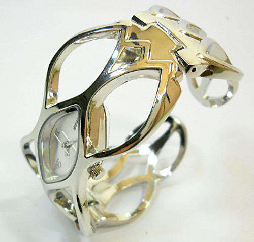 --****DIVA LADIES BRACELET  WATCH*****SOMETHING DIFFERENT***
