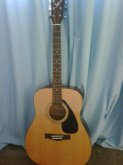 Yamaha F310 Accoustic