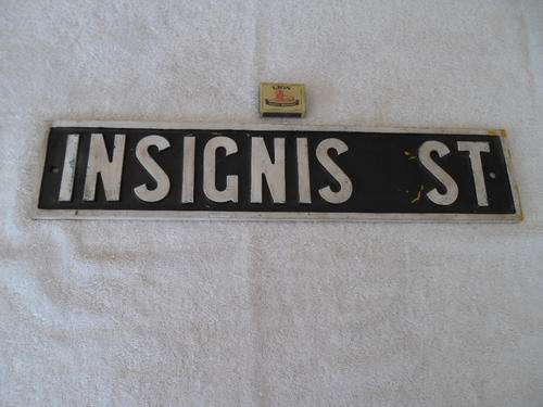 large cast aluninium insignis st sign
