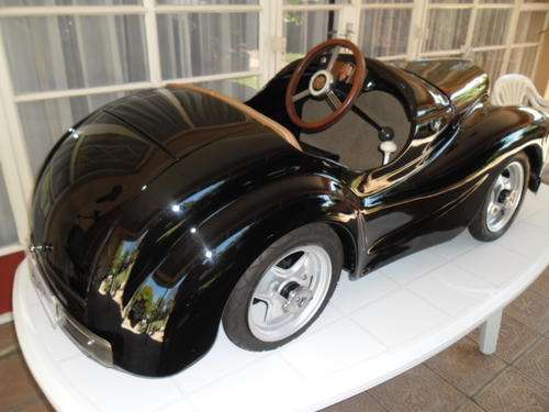 stunning 1950`s Austin J40 metal pedal car no pedals or under carriage for DISPLAY  ONLY please read