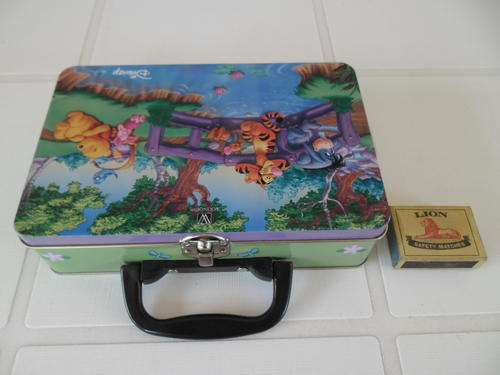 Winnie the pooh metal lunch tin