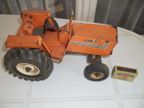old large Fiat (tinplate) metal toy tractor with a lot of character