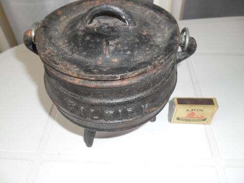 1/4 size falkirk cast iron pot