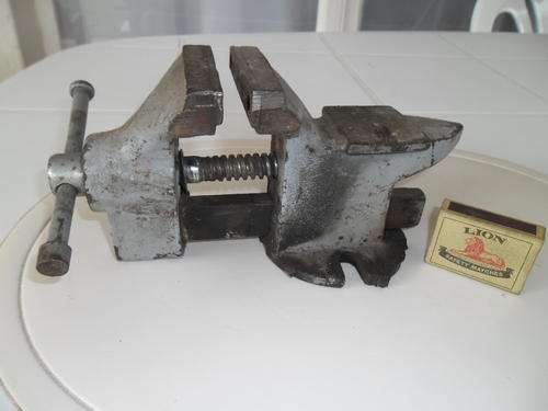 stunning vintage anvil look vice it does not lock need tlc