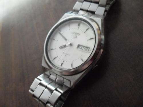 vintage original Seiko 5 automatic stainless steel water resistant men's watch one owner
