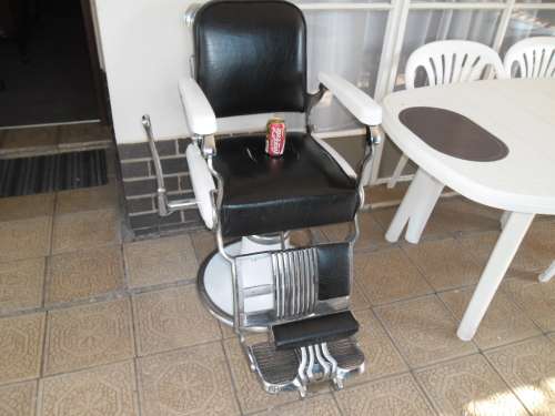 OLD AND HEAVY BARBER CHAIR TAKARA MADE IN JAPAN NOT FUNCTIONAL