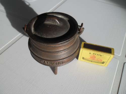 rare small Falkirk cast iron pot with lid size is 90mm high