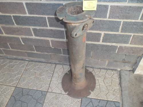 Antique water pump bottom cast iron pole size is 580mm high 13kg pick up only