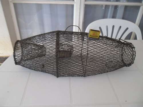 Rare large old metal rat trap size is 640mm long don¿t know if it is working see is what you get