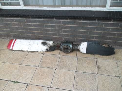 Large wood and steel aircraft propeller weighs 33kg size 2 meter long see condition