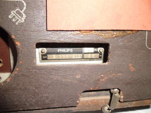 1040`s style 495x Philips radio size 580mm wide switch on but does not work collection only