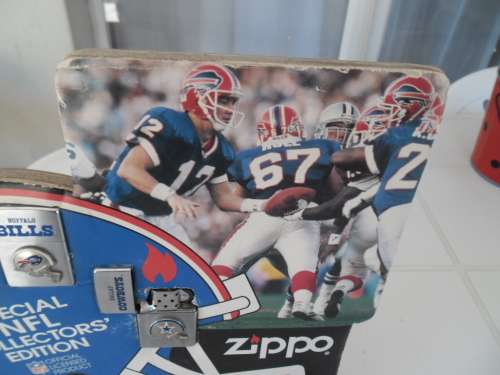 Rare Original Zippo Special NFL Collectors Edition 6 lighters with advertizing board