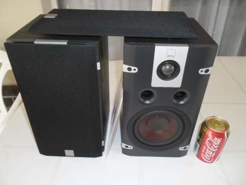 2 - (pair) Dali Lektor 2 bookself speakers very good condition postage is R100