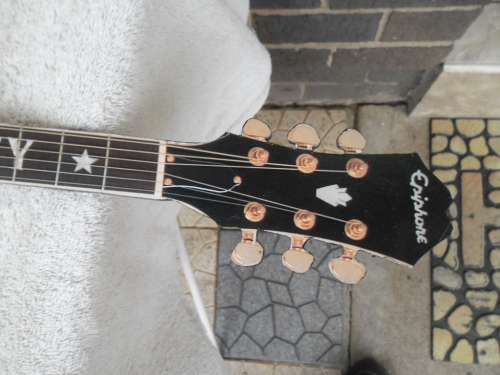 Large Elvis Presley guitar clock not working need new clock size is 755mm long postage is R95