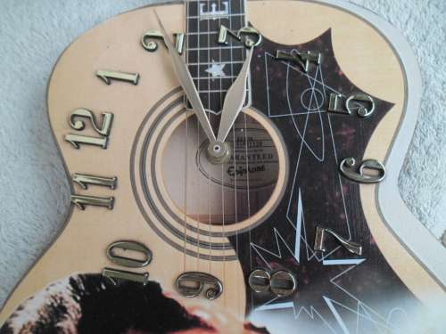 Large Elvis Presley guitar clock not working need new clock size is 755mm long postage is R95