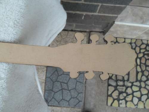 Large Elvis Presley guitar clock not working need new clock size is 755mm long postage is R95