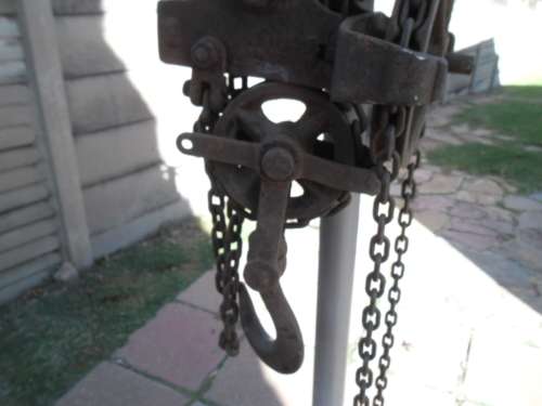 Rare Old metal Morris chain block very stunning for decor weighs about 26kg collection only