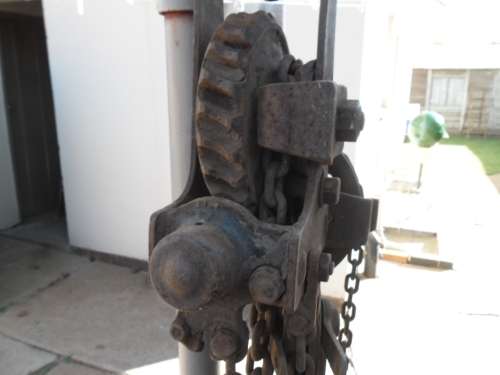 Rare Old metal Morris chain block very stunning for decor weighs about 26kg collection only