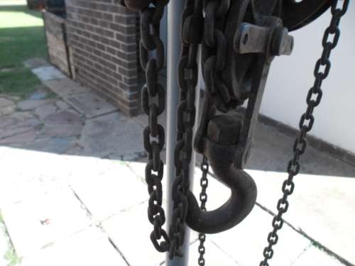 Rare Old metal Morris chain block very stunning for decor weighs about 26kg collection only