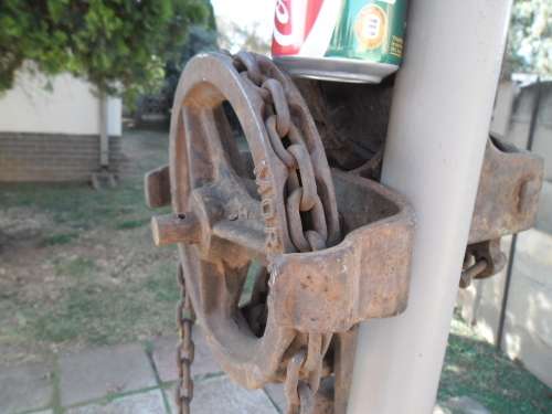 Rare Old metal Morris chain block very stunning for decor weighs about 26kg collection only