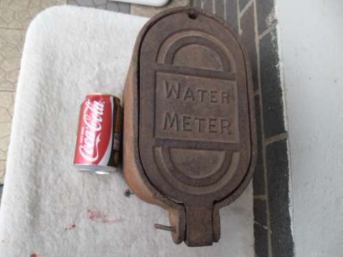 rare old cast iron Water Meter housing size is 290mm long weighs 8,5kg SAPO postage is R120
