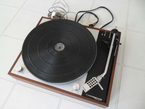 Thorens TD 150/11 Turntable with new audio technica AT 95E cartridge and QED phono cable no lid