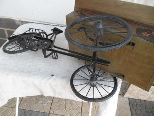 stunning very large bicycle size is 670mm long collection only very large box
